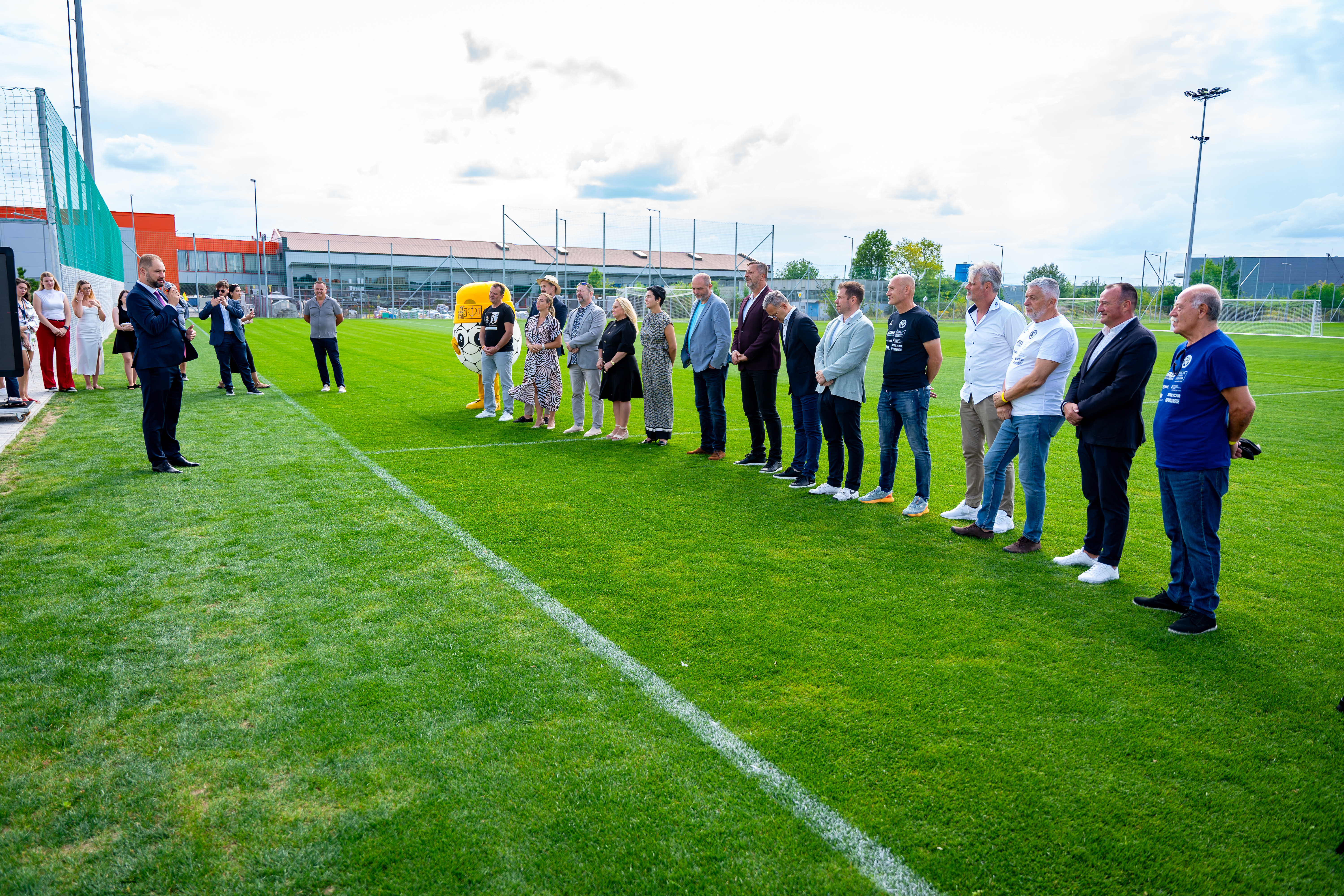Otvorenie ihrisk v KFA  -17